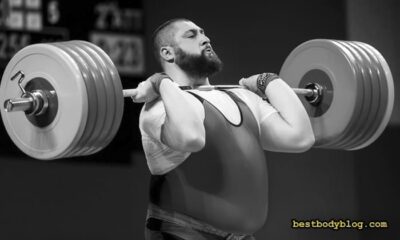 Атлет із зайвою вагою виконує підйом штанги на груди, демонструючи можливість росту м’язової маси та сили при надмірній вазі